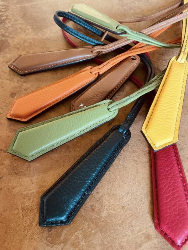 Breloque en cuir fabrication française fabriqué au Pays basque