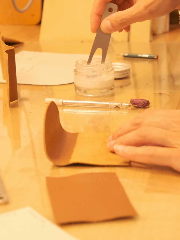 collage-atelier-decouverte-maroquinerie-viairuski