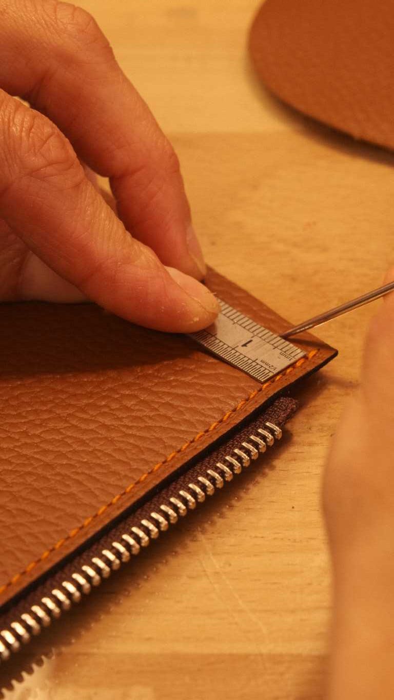 couture-minaudiere-fermeture-a-glissiere-cuir-via-iruski-atelier-decouverte