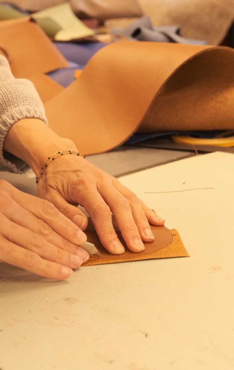 decoupe-atelier-decouverte-viairuski-maoquinerie