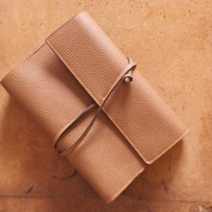 carnet-de-voyage-cuir-via-iruski-atelier-decouverte