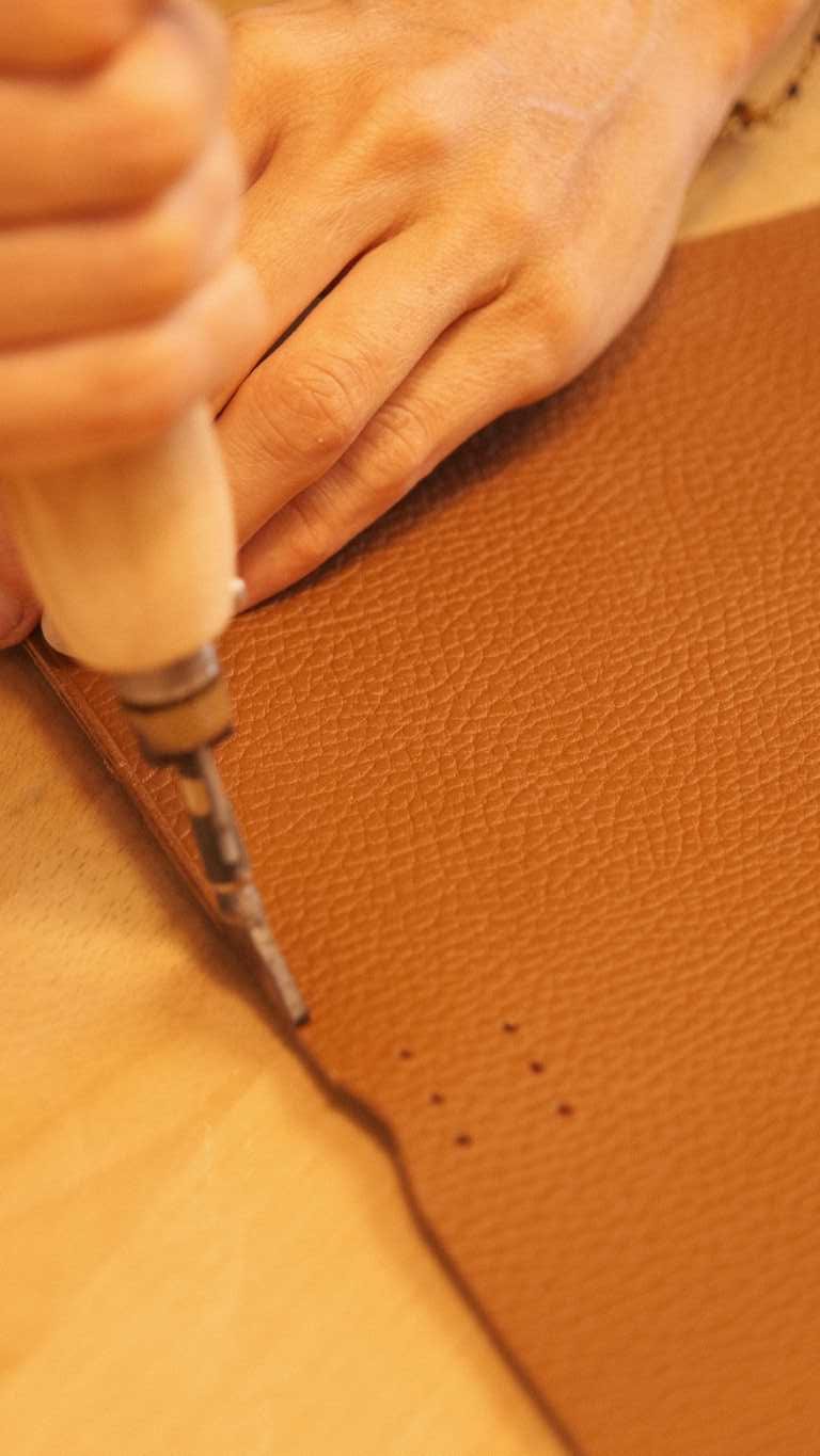fer-a-fileter-bord-tranche-cuir-maroquinerie-carnet-de-voyage