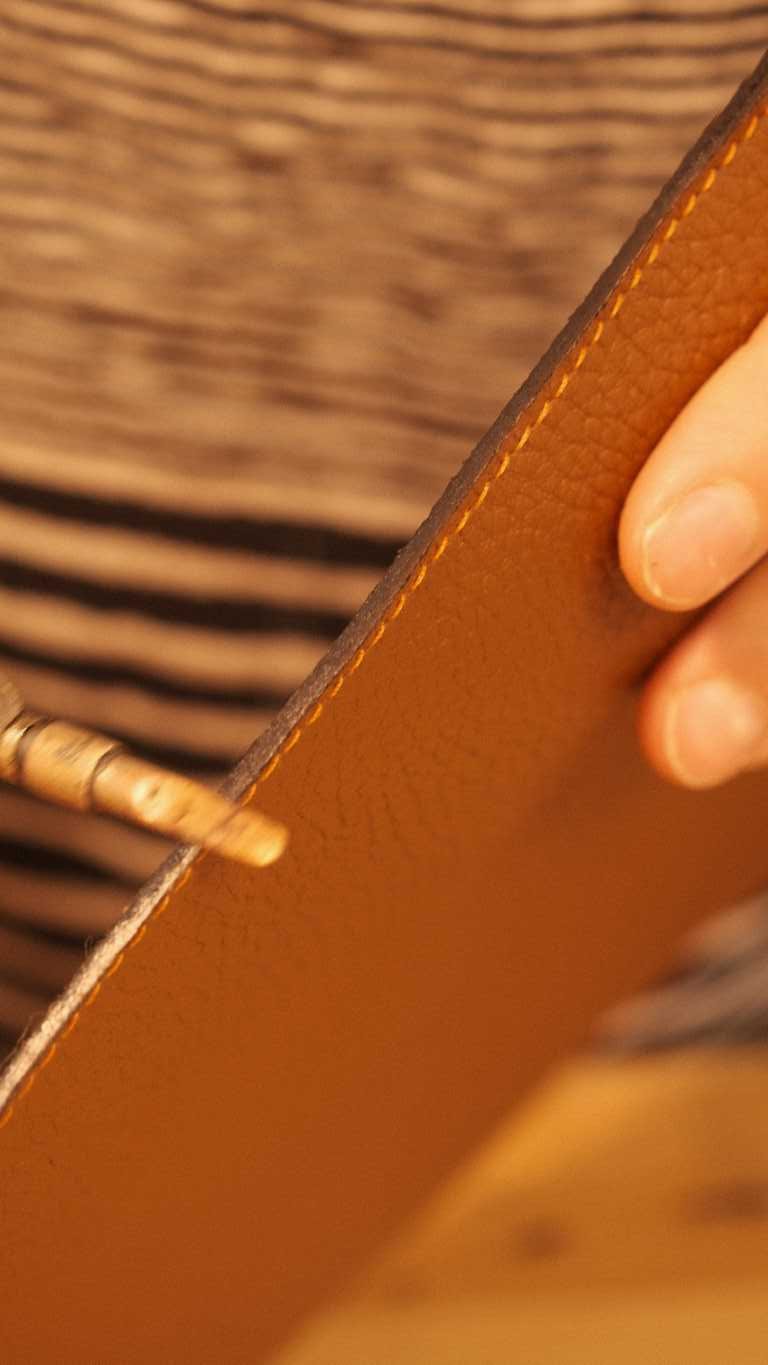 finition-tranche-cuir-carnet-de-voyage-via-iruski