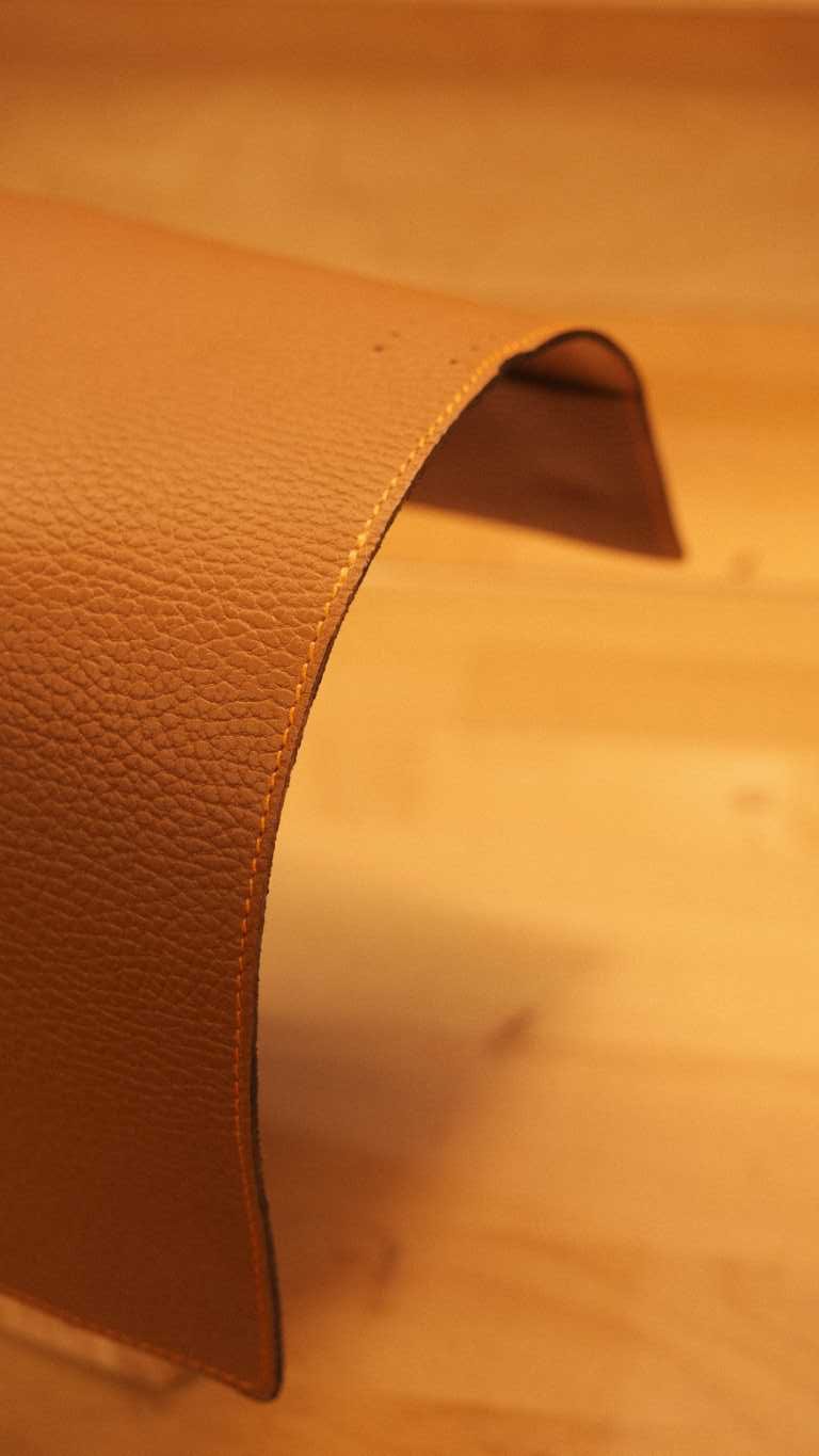 sechage-tranche-finition-cuir-maroquinerie