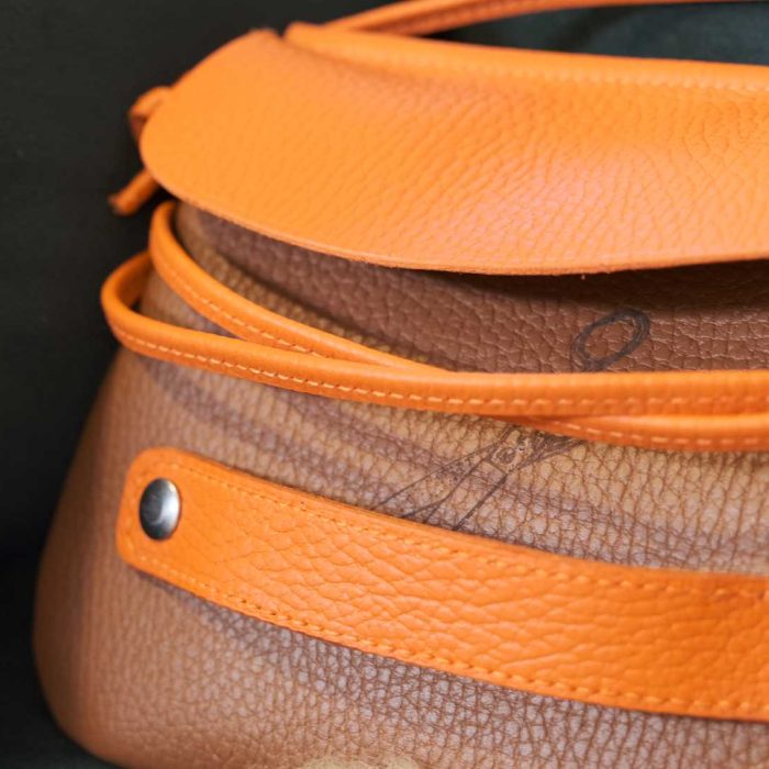 assemblage-piece-minaudiere-atelier-decouverte-via-iruski-rivet-orange-marron