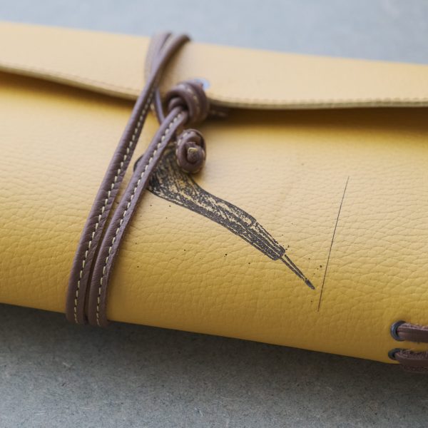 carnet-de-voyage-gravure-atelier-decouverte-via-iruski-lien-cuir