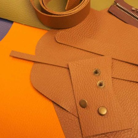 piece-cuir-minaudiere-maroquinerie-via-iruski-atelier-decouverte