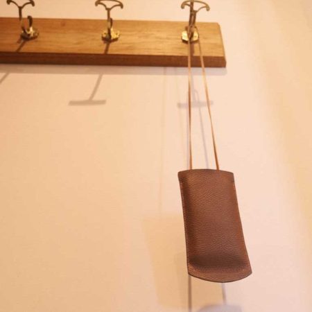 pochette-via-iruski-maroquinerie-cuir-maroquinerie