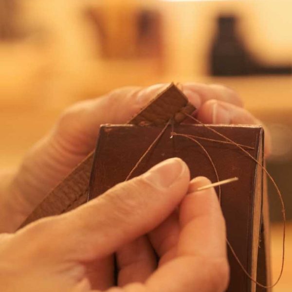 point-main-finition-poche-interieur-sac-via-iruski-maroquinerie